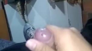 Hombre grande se masturba