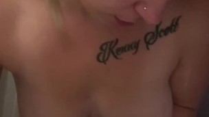 Compartilhando o banho com a meia-irmã 