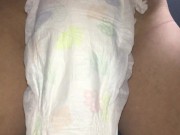 030 パンティをかぶせ、おもらししたおむつを巻き付けてオナニー！ - Screenshot 9 of 16 - Pee
