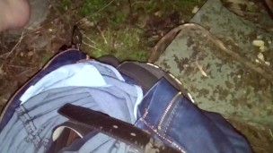 Артем сам себе дрочит ногами на улице self suck autofellatio self footjob