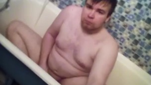 Артем сам себе дрочит ногами лижет ноги в ванной self suck autofellatio self footjob