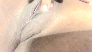 Watch ebony babe make pussy cum