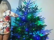 Stepmom decorates the Christmas tree 4/16