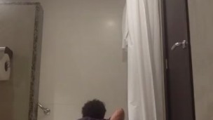 GROS CUL OUVERT SOLO DANS MA SALLE DE BAIN