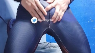 Mallas deportivas con mi enorme polla de 23 cm |AlanzunigaXXL