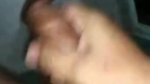 HOMBRE MUSCULOSO SE MASTURBA