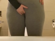 Пышка мастурбирует в лосинах. Влажная киска. Пышка в легинсах. Ирина Природа 1/16