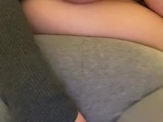 Пышка мастурбирует в лосинах. Влажная киска. Пышка в легинсах. Ирина Природа 14/16