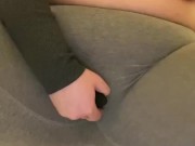 Пышка мастурбирует в лосинах. Влажная киска. Пышка в легинсах. Ирина Природа 6/16