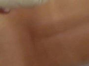 Mi novia en cuatro la grabó mientras la penetro sin condón y le besó el cuello 5/16