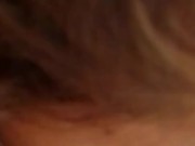 Mi novia en cuatro la grabó mientras la penetro sin condón y le besó el cuello 8/16