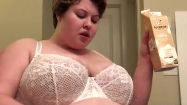 ALICE EATS: MERRY BBW CHRISTMAS! CHUGGING A LITRE OF EGGNOG (COMISSIONED BY BLACK ZEUS)