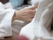 在酒店穿开裆T裤自慰 1/16