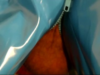 geiler Wolf Nussija in PVC pumpt seine riesige Ladung rein – geiler Orgasmus und Kontraktionen