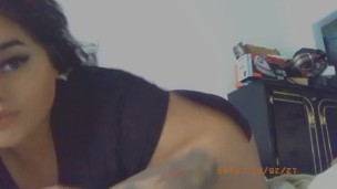 Onlyfans Babe shows her ass. Sub to her, link in profile 