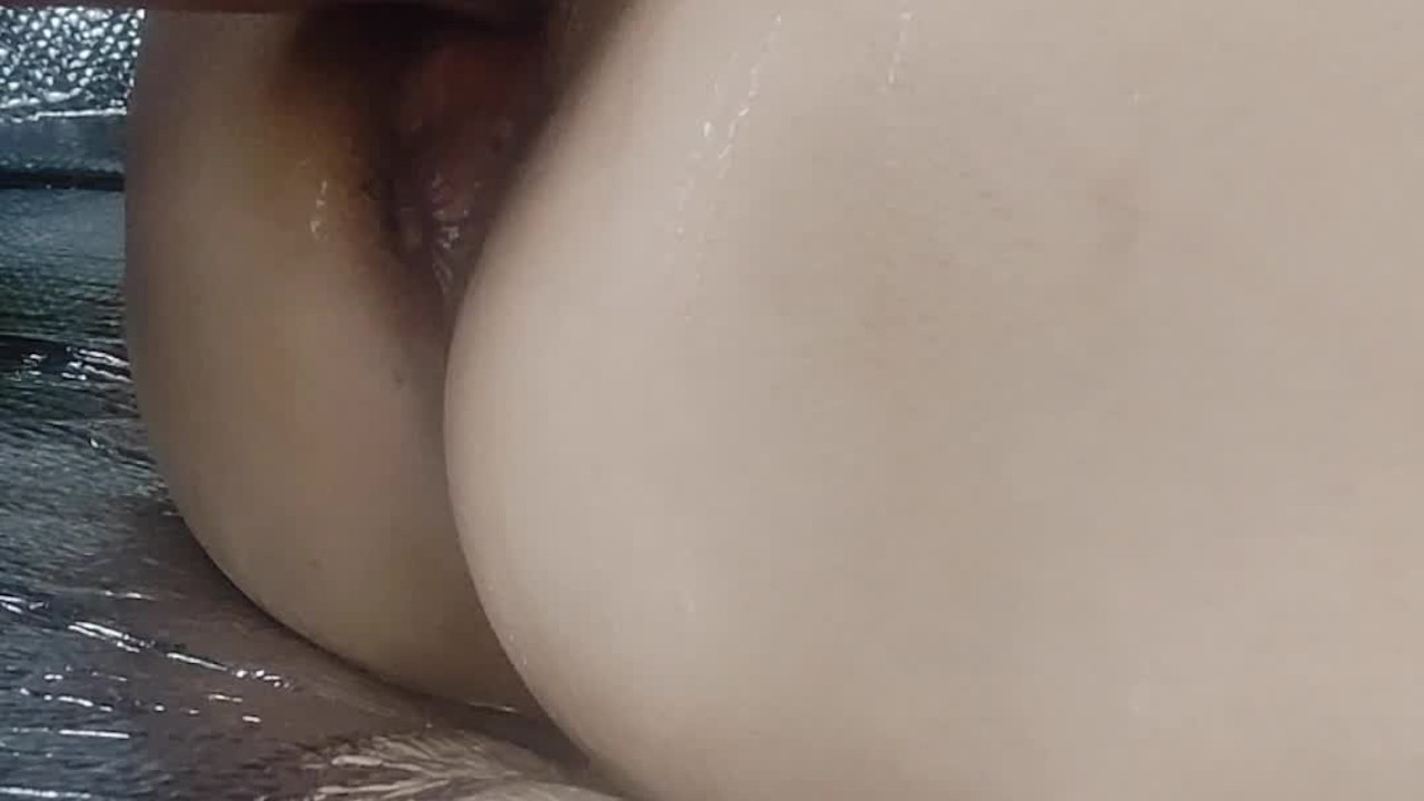 充满蜜汁的小穴只舔了一会就喷了,潮吹,舔鲍,喷水 - Video di sesso gratis - RedTube