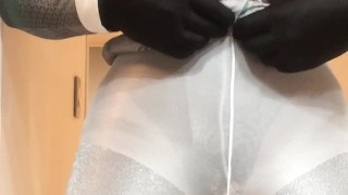 Julie (dedo do pé de camelo, meia-calça, masturbação, saia levantada, máscara feminina, salto alto, saia curta, loira)