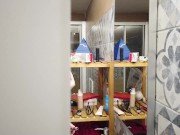 Sara Bell nel suo camerino mentre si prepara per un nuovo film con Capitano Eric 3/16