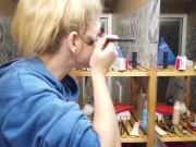 Sara Bell nel suo camerino mentre si prepara per un nuovo film con Capitano Eric 5/16