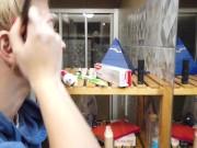 Sara Bell nel suo camerino mentre si prepara per un nuovo film con Capitano Eric 6/16