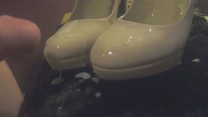 Hot cumshot on nude Heels