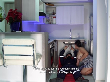 follo a un extraño en la cocina mientras mi marido entrena en el cuarto de al lado+ el no se entera