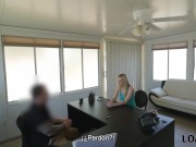 LOAN4K. Agente de préstamos penetra el coño apretado y le da un crédito a la chica 5/16