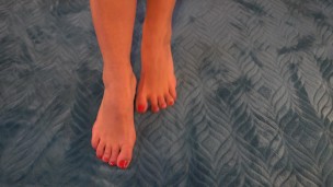 FEET FETISH TEEN I stayed at friend's house and did my nails