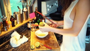 How to squeeze the juice out of a lemon, with Piper Blush
