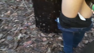 Выебала бутылкой в лесу накануне Нового года - IkaSmoks