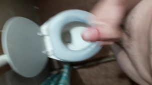 me masturbo en el baño de la vecina 