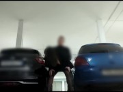 CONOZCO A UNA CHICA EXHIBICIONISTA, ME PROVOCA POR LA CALLE Y ACABAMOS FOLLANDO EN EL PARKING. 12/16