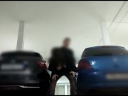 CONOZCO A UNA CHICA EXHIBICIONISTA, ME PROVOCA POR LA CALLE Y ACABAMOS FOLLANDO EN EL PARKING. 13/16