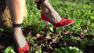 BEAUTIFUL AMATEUR TEENAGER IN STOCKINGS and HIGH HEELS FOOT WORSHIP