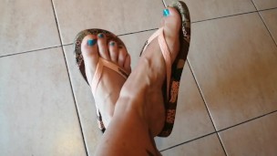 30 second countdown in flip flop e blu nail polish