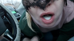 esposa do amigo acabou por ser uma prostituta e esvaziou minhas bolas no carro