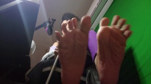 POV: Watching me scrunch my feet from the ground