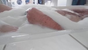 pregman in labor and cuming in the bathtub