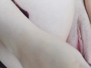 Сестрёнка ласкает свою розовую киску 9/16