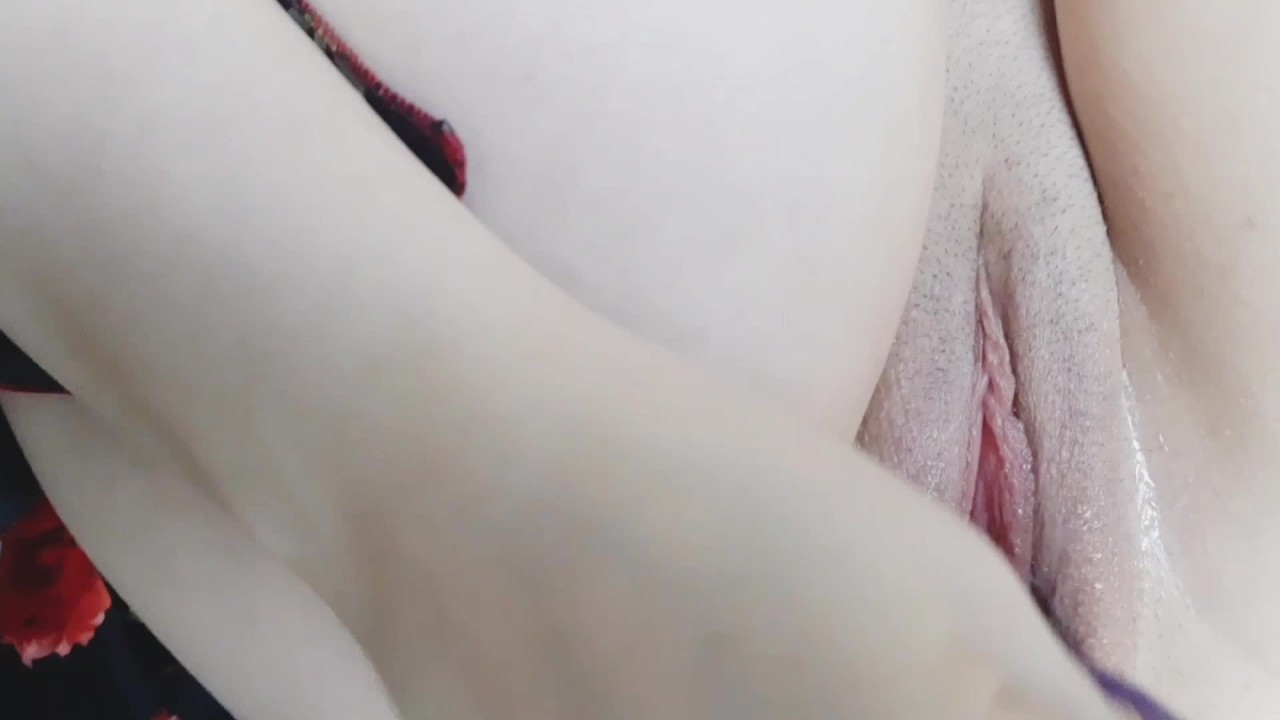Stesøster stryker over den rosa fitta - Free Sex Video - RedTube