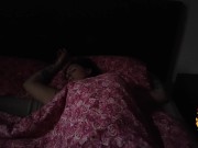 Ladymuffin si masturba a letto 2/16