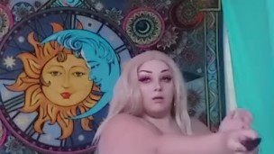 Hot bbw twerks n plays with her pussy on cam