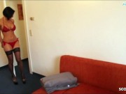 Deutsche Julia Herz und MILF Freundin bei Doppel Dildo Lesben Fick 2/16