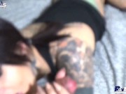 Sorprendo masturbandose a esta espectacular milf española con enormes tetas tatuadas en su casa. 4/16
