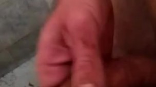 Chileno se masturba en el baño