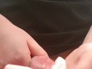 Masturbation avec gémissements et éjaculation