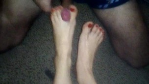 Having fun with my gf's feet. I love to fuck her sexy toes.