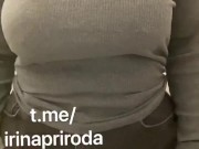 Огромные сиськи вываливаются выпрыгнули из кофты 1/16