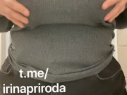 Огромные сиськи вываливаются выпрыгнули из кофты 4/16