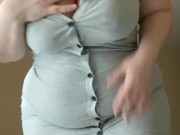 Толстушка танцует стриптиз и пьет вино 4/16